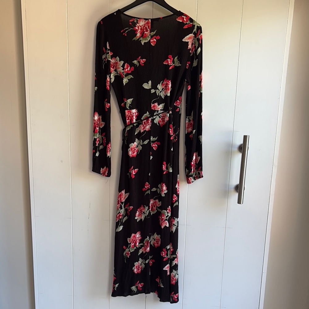Floral Black Midi Wrap Dress Size M/L - Picture 2 of 9
